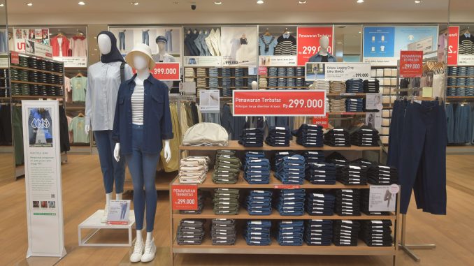 Harga_Produk_Uniqlo_Diprediksi_Naik_Akibat_Tarif_Impor_Trump,_Kenapa